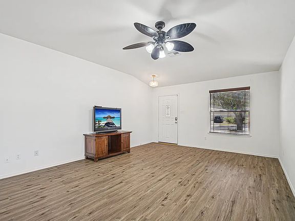 5th image of 247 San Felipe Dr