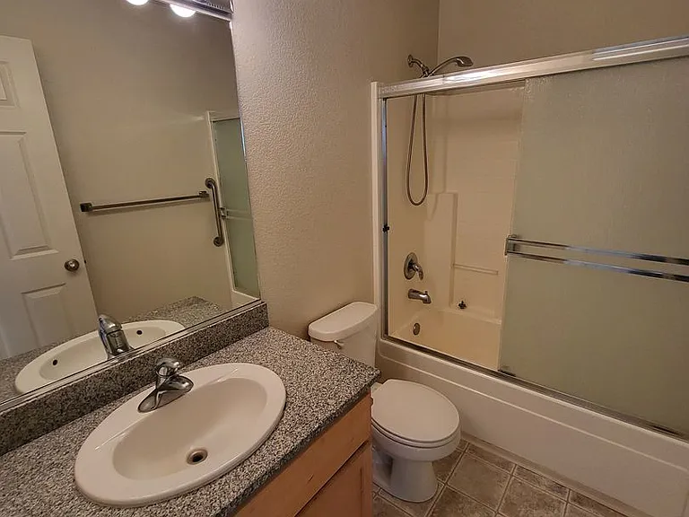 133 Palmer Ct — Photo 10