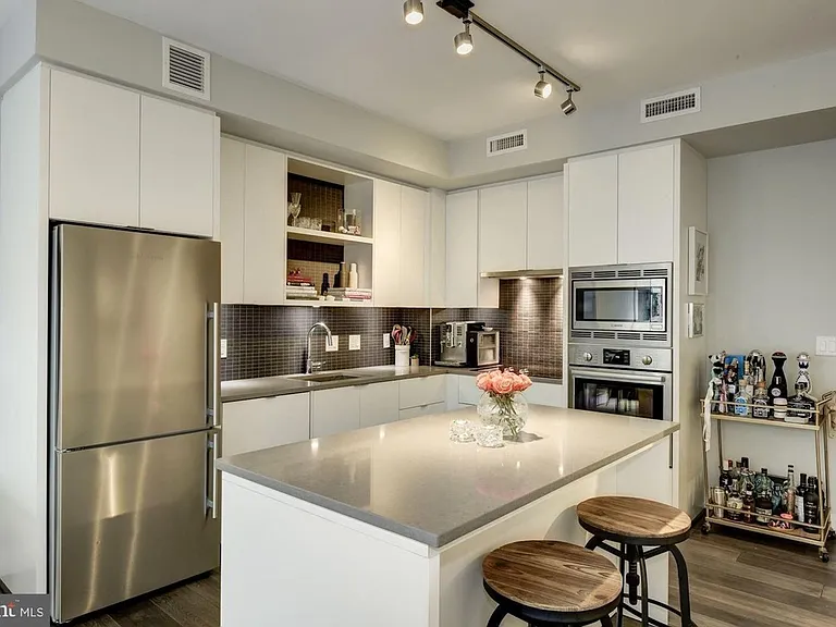 1300 4th St SE #703 — Photo 10