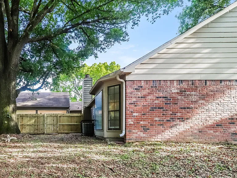 6708 Henredon Dr — Photo 16