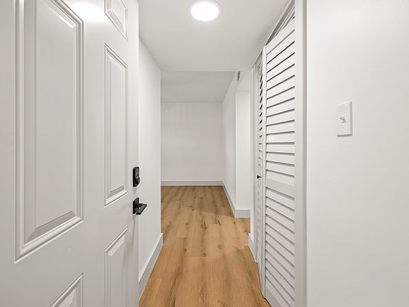 3rd image of 1202 E Victory Dr APT 1
