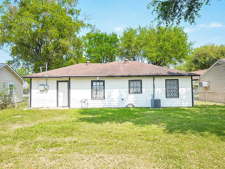 3914 Daphne St — Photo 18