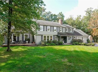 8 Sherwood Ln, West Simsbury, CT 06092