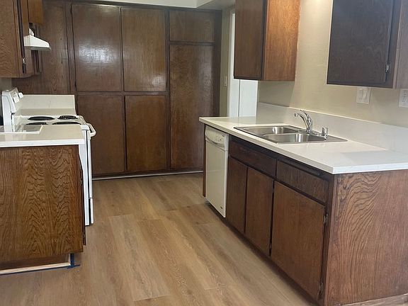 3rd image of 300 W Grand Ave #21