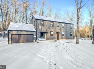 7813 Lake Shore Dr, Pocono Lake, PA 18347