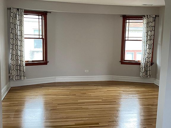 Spacious Living room with great natural light
