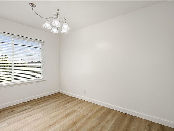 5th image of 517 N San Mateo Dr APT 3