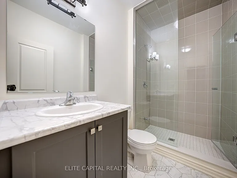 84 Holyrood Cres — Photo 12