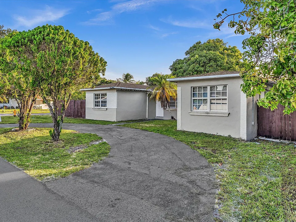 700 SW 5th Ct