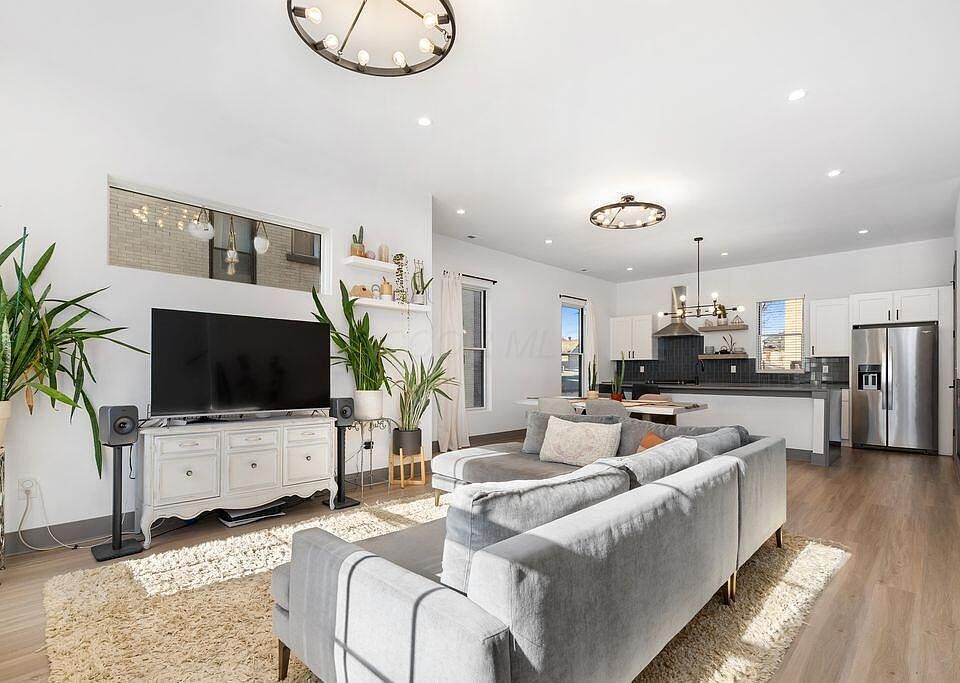 1st image of 1068 Bryden Rd #I