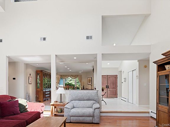 3rd image of 14 Paddock Drive