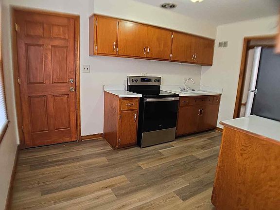 2nd image of 5727 W Meinecke Ave