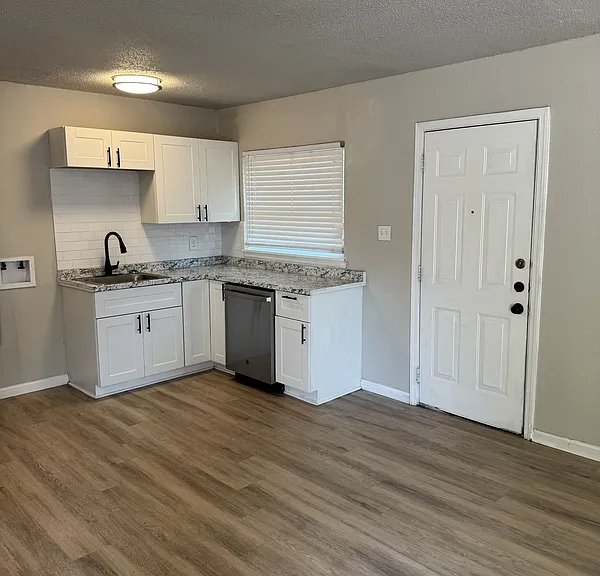 3301 Willing Ave — Photo 3