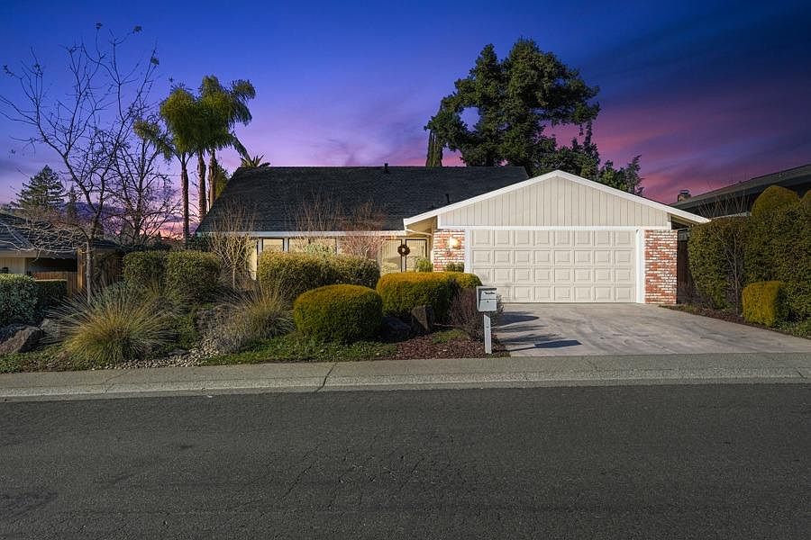 1st image of 6993 Lincoln Creek Cir