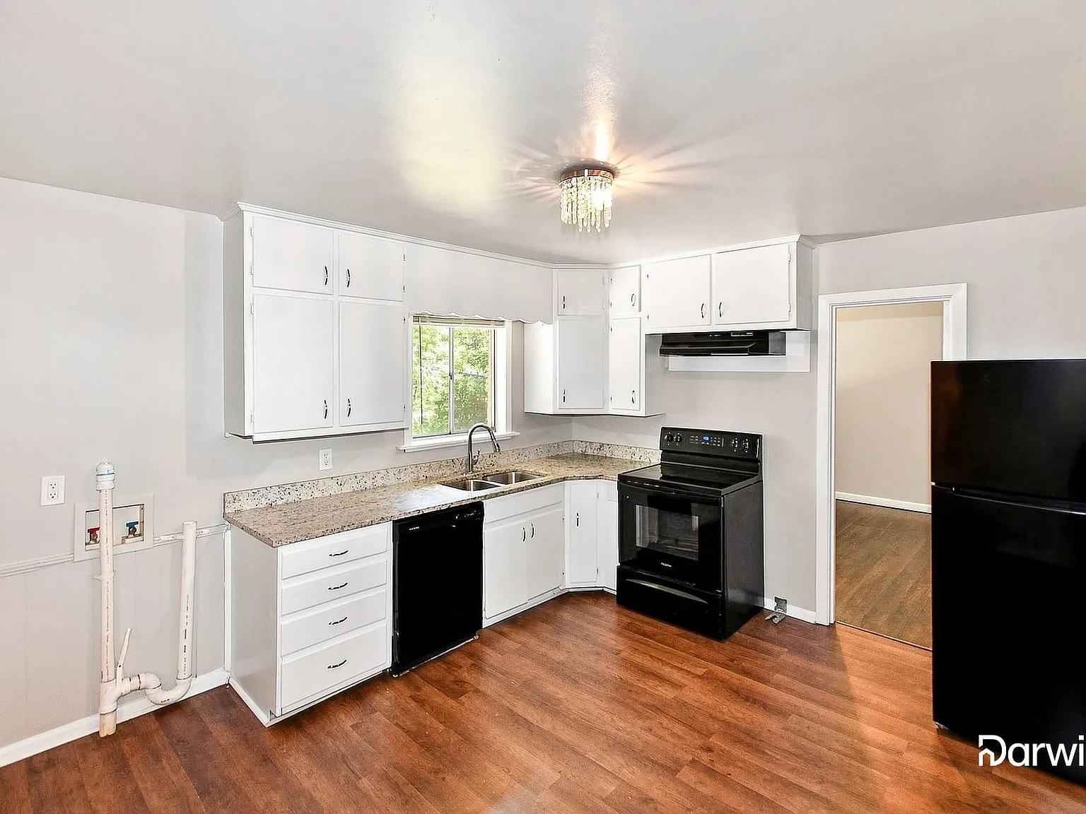 3 bed, 2.0 bath, 1303 sqft, $1,265 — Photo 2