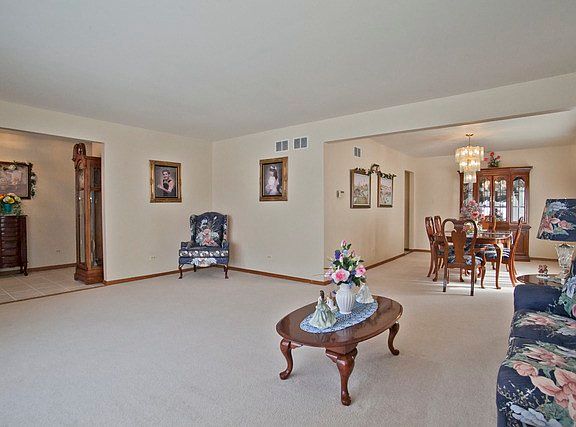 3rd image of 17033 Marilyn Dr