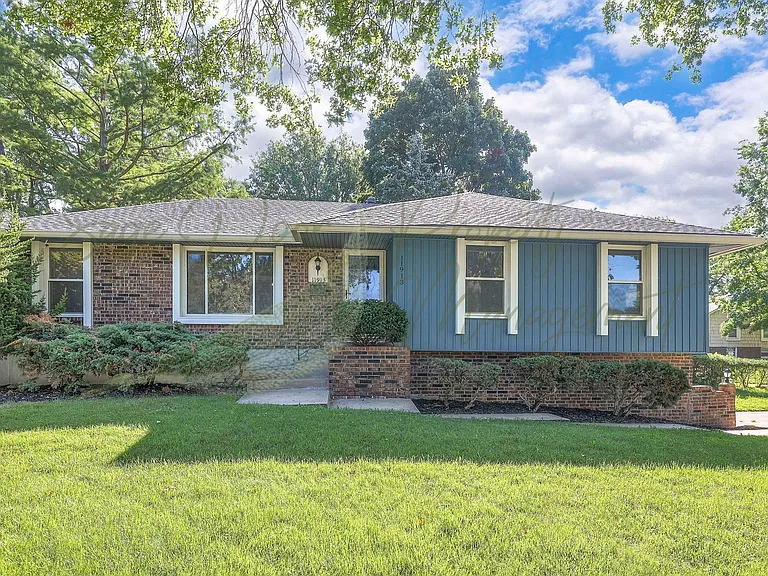 11913 Sycamore Ave — Photo 1