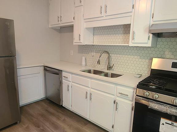 5th image of 291 291/293/295 Rogers St #291