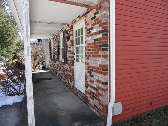 4th image of 221 Pine St