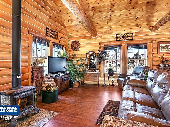 Great room w/wood stove