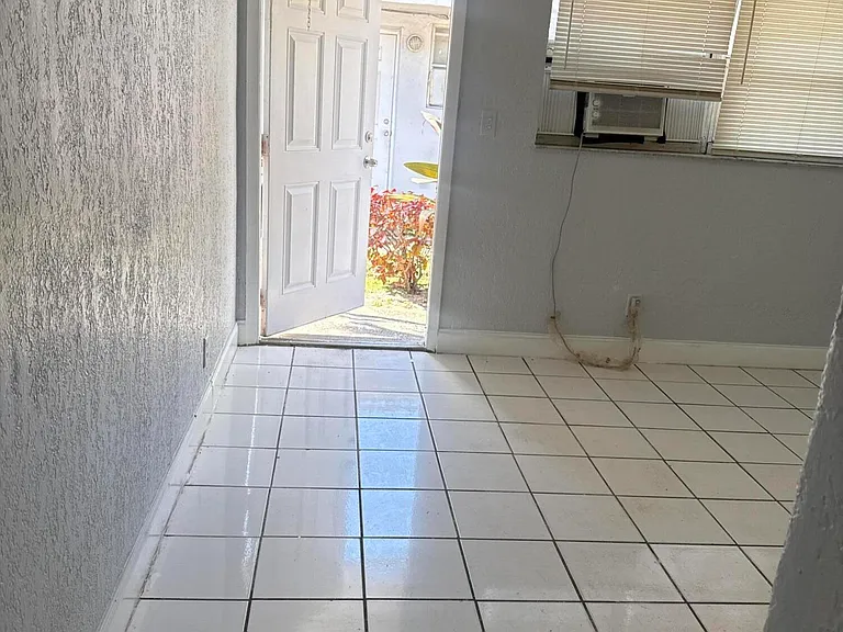 720 SW 7th St #4 — Photo 18