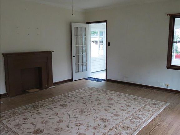3rd image of 778 Johnston Dr