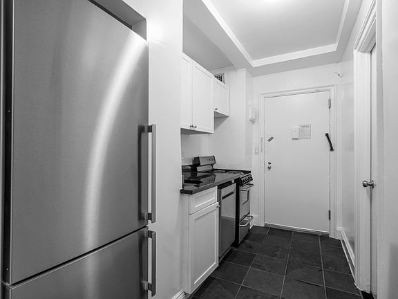 4th image of 307 E 44th St APT 504
