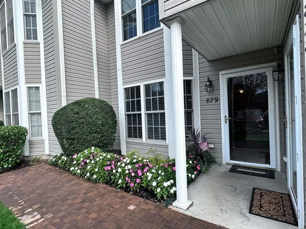 879 Verona Drive #879, Melville, NY 11747
