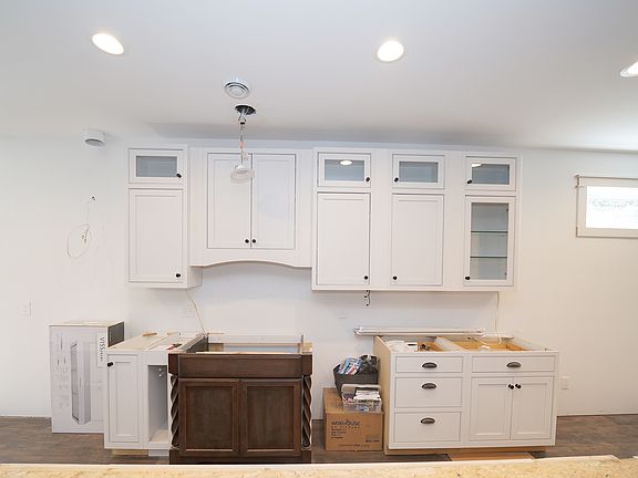 4th image of 762 17th Ave N