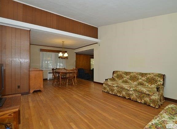 3rd image of 25 Teaneck Dr
