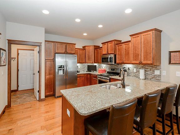 5th image of 880 Sandpiper Ct