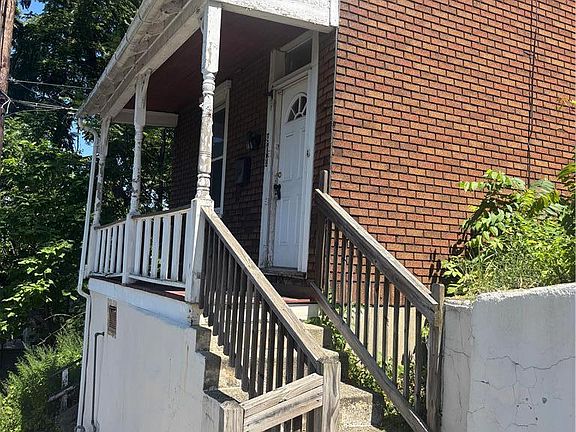 2nd image of 901 Vernon St