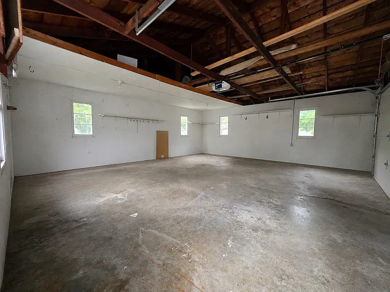 735 Maple St — Photo 16