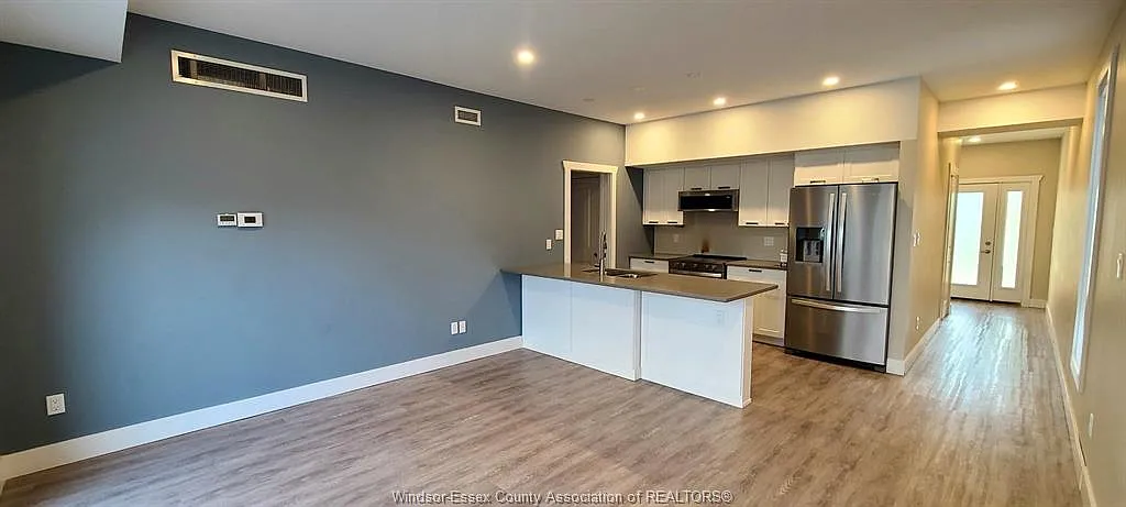 2 bed, 890 sqft, $2,245 — Photo 2