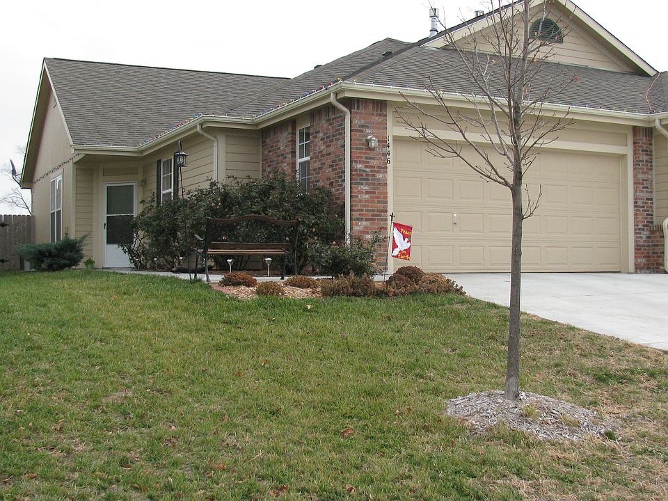 Nicely landscaped!