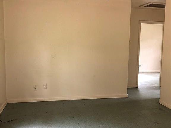 4th image of 3141 Woodford St