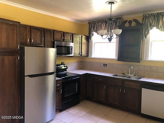 4th image of 353 Buford Pl