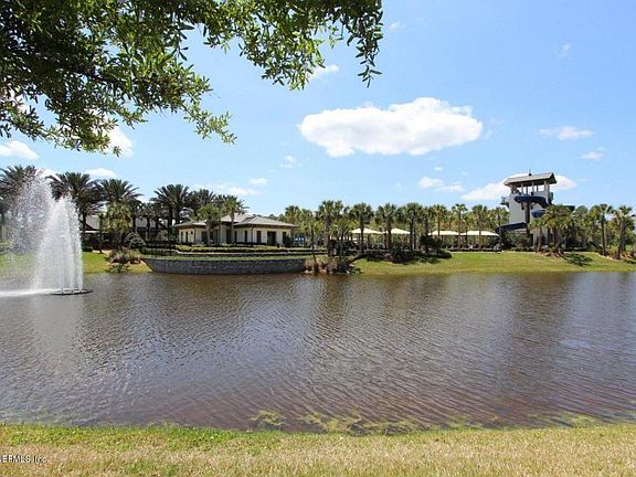 4th image of 305 Garden Wood Dr