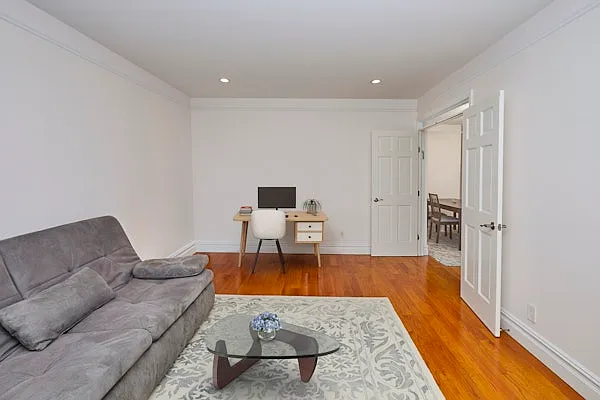 402 E 74th St #4G — Photo 2