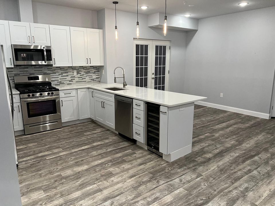 Kitchen with Undercounter Wine Fridge