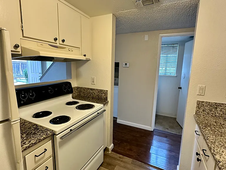 5101 Glide Dr #1 — Photo 11
