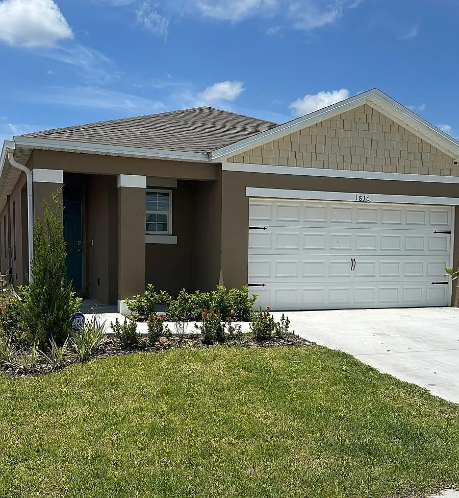 1810 Walnut Creek Dr — Photo 1