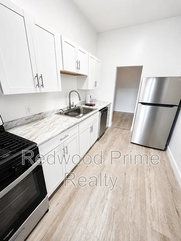 1 bed, 1.0 bath, $975 — Photo 2
