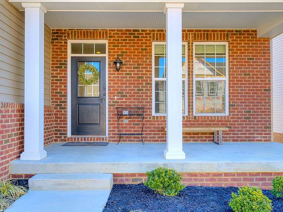 3rd image of 570 Dewdrop Ln