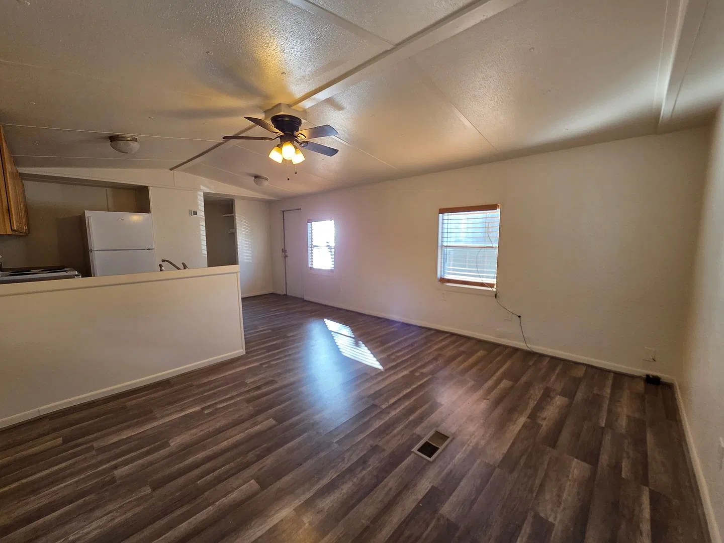 For Lease!! — Photo 2