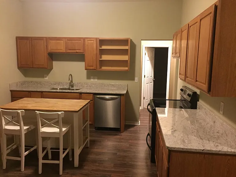 2560 Dupont Ave S — Photo 7