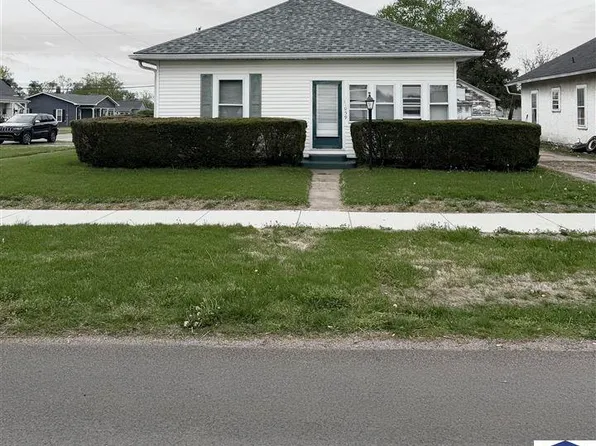 1059 N 10th St, Clinton, IN 47842