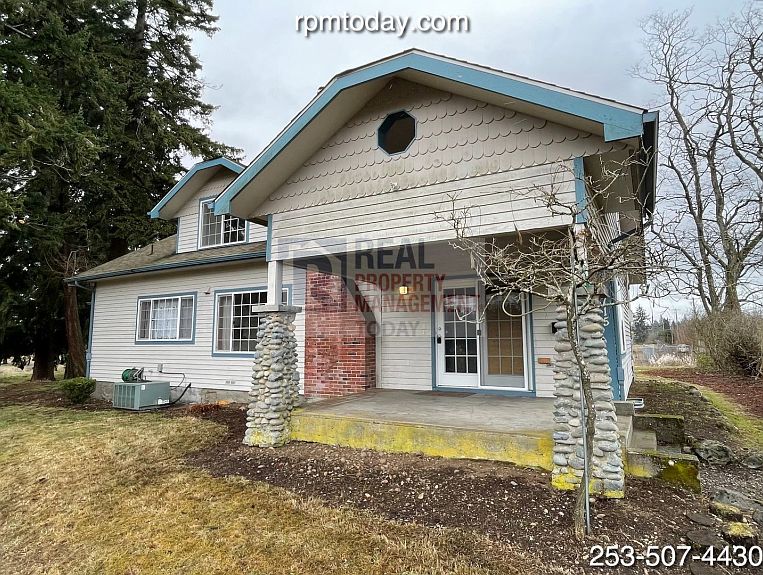 1st image of 13715 14th Ave E