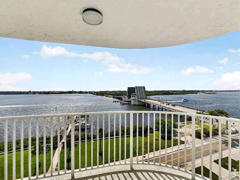 3901 S Flagler Dr #903 — Photo 22