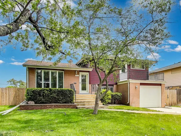 51 Julie Dr, Glenview, IL 60025